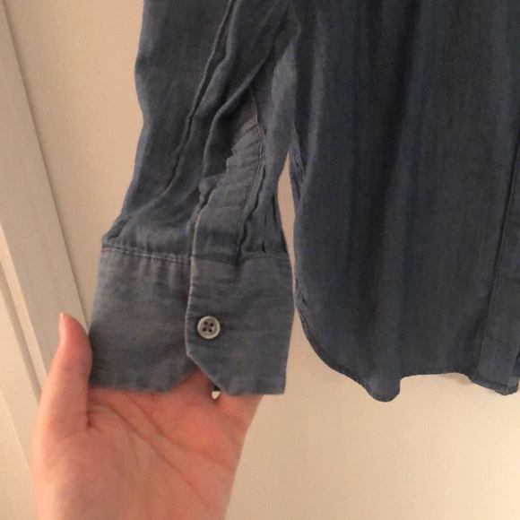 ๐ฅ3/$18๐ฅ EUC Ann Taylor Chambray Shirt - Picture 4 of 6
